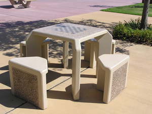 Una mesa del ajedrez en un parque